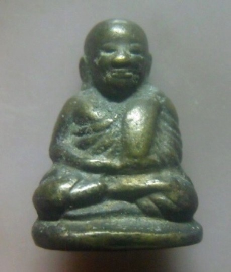 **เบา​ๆ​**รูปหล่อหลวงพ่อเงิน วัดบางคลาน เนื้อโลหะผสม หล่อตัดช่อ เก่าๆ**เนื้อจัด สวยๆ เชิญชมครับ