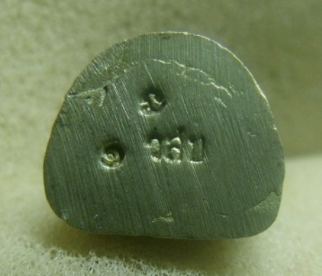 **เบาๆ**รูปหล่อหลวงปู่ทวดนั่งบัว วัดช้างให้ เนื้อทองผสม ใต้ฐานตอกโค้ด**สวยๆ เชิญชมครับ