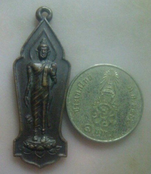 **เบา​ๆ​**เหรียญพระพุทธปางลีลาประทานพร วัดหินแหลม ทองผาภูมิ จ.กาญจนบุรี ปี ๒๕๓๒**สวยๆ
