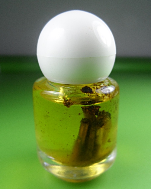 น้ำมันมนต์มหาละลวยใหญ่หลวงปู่สิงห์ วัดบ้านขี้เหล็ก ศรีสะเกษ .B856..