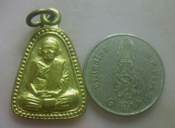 **เบา​ๆ​**เหรียญจอบข้างเม็ด หลวงพ่อเงิน วัดบางคลาน ออกวัดทะนง จ.พิจิตร ปี ๒๕๓๗**สวยๆ