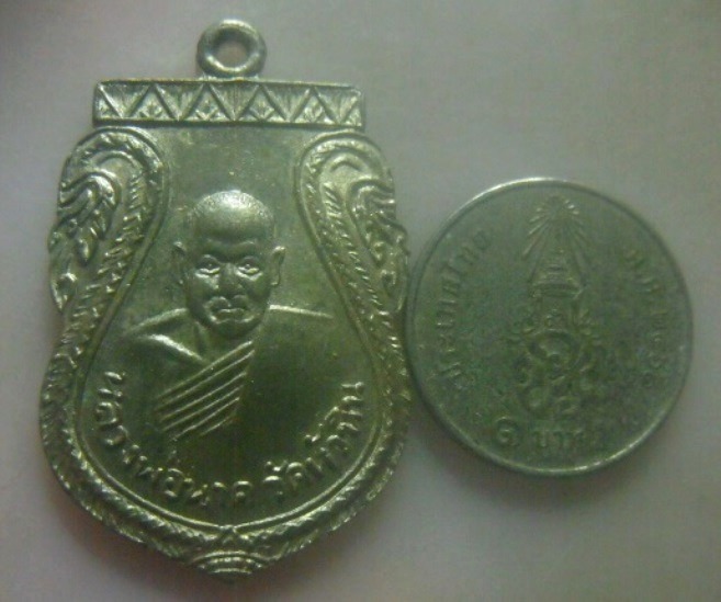 **เบา​ๆ​**เหรียญหลวงพ่อนาค รุ่นฉลอง ๑๐๐ ปี วัดหัวหิน จ.ประจวบฯ ปี ๒๕๓๙**กะไหล่เงิน หลังยันต์ สวยๆ