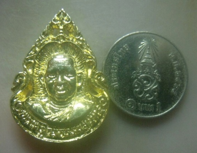 **เบาๆ**เหรียญหล่อลายฉลุ ครบ ๕ รอบ พระครูวรธรรมสุนทร วัดเขาบางพระ จ.ชลบุรี ปี ๒๕๓๗**กะไหล่ทอง สวยๆ