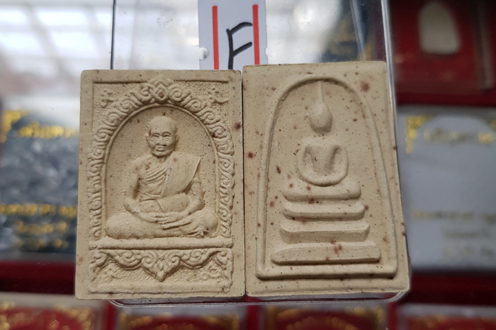 พระสมเด็จ + พระผงรูปเหมือน รุ่นอายุยืน (รุ่นแรก) ครูบาอินตา วัดกู้คำ จ. ลำปาง ปี56