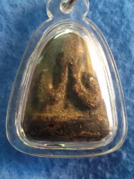 พระปิดตา เนื้อผงจุ่มรัก สายภาคตะวันออก