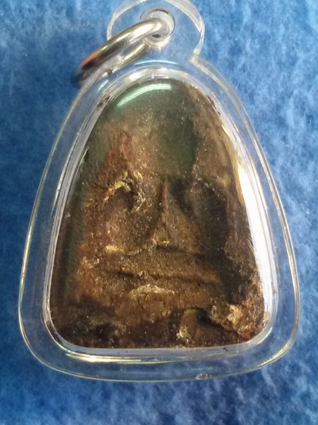 พระปิดตา เนื้อผงจุ่มรัก สายภาคตะวันออก