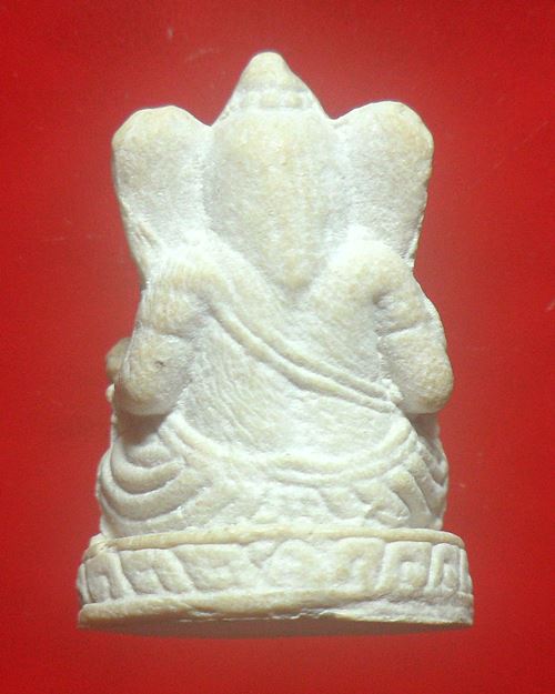 พระพิฆเนศ หลวงปู่คำบุ คุตตจิตโต วัดกุดชมภู เสกให้วัดเลียบ จ. อุบลราชธานี เนื้อผงพุทธคุณ ปี 2555