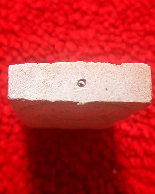 พระเนื้อผงหลวงพ่อเกษม เขมโก จ. ลำปาง รุ่นชัยลาภมหามงคล พ.ศ. 2538 พระผงพิมพ์ 2 หน้า