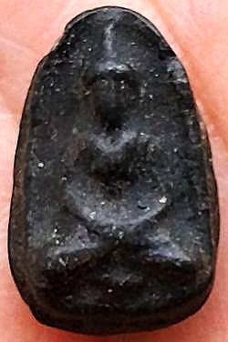 เม็ดน้อยหน่า กรุวัดศาลาปูน อยุธยา พิมพ์สมาธิ เนื้อผงใบลาน