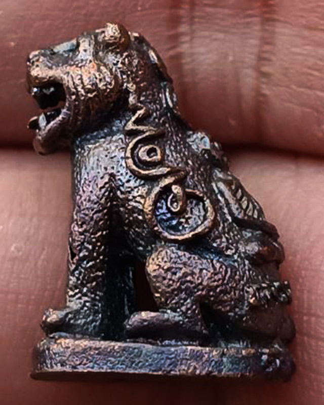 10.เสือมหาอำนาจ พยัคฆ์คำราม หลวงพ่อเกตุ วัดเกาะหลัก รุ่นแรก ปี 2531 เนื้อทองผสม ตอกโค้ด ขนาดสูงประมา