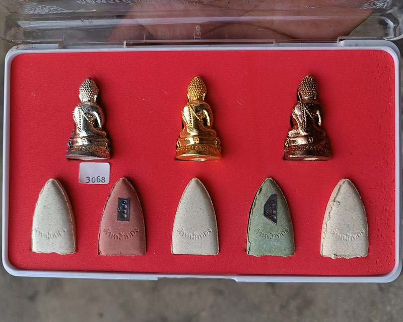 ชุดกรรมการ เลข 3068...พระชัย หลวงปู่ทวด รุ่นตำหนักทอง หลวงปู่ทอง สุสังวโร วัดป่ากอสุวรรณ ครบชุด 8 อง