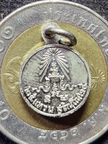 วัดดอยแม่ปั๋ง เชียงใหม่ เหรียญกลมเล็กหลวงปู่แหวน ปี 2525  เนื้อกะไหล่เงิน