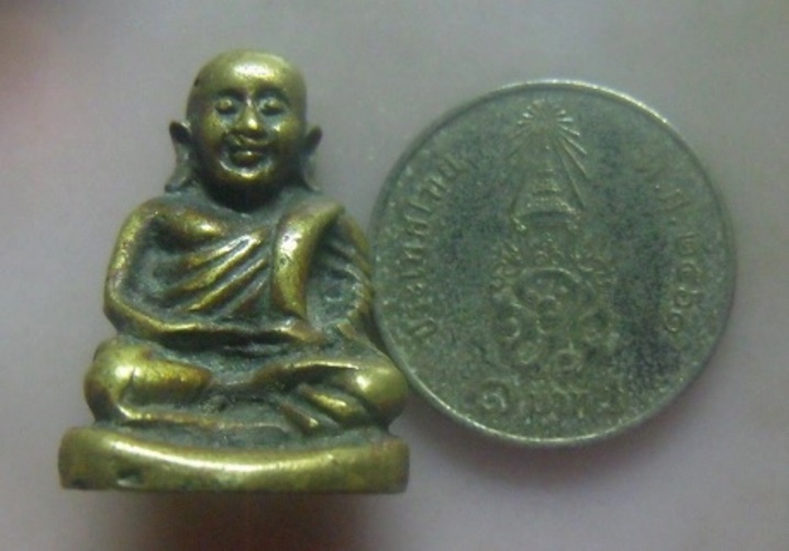 **เบา​ๆ​**รูปหล่อหลวงพ่อเงิน วัดบางคลาน เนื้อทองผสม เก่าๆ**เนื้อจัด สวยๆ เชิญชมครับ