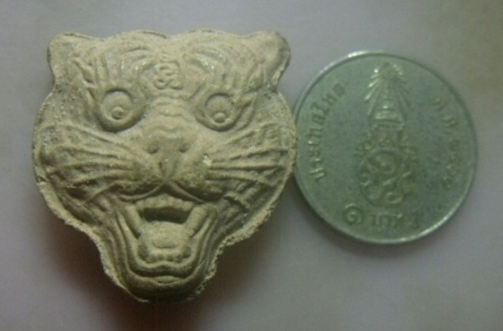 **เบา​ๆ​**พระผงหน้าเสือ รุ่นใหญ่ หลวงพ่อเปิ่น วัดบางพระ จ.นครปฐม ปี ๒๕๓๕** 