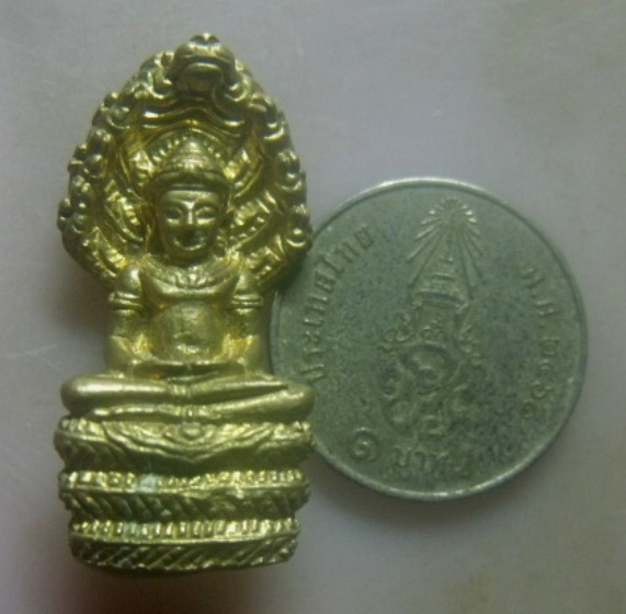 **เบาๆ**รูปหล่อพระนาคปรกลอยองค์ เนื้อโลหะผสม หล่อเก่า**สวยๆ เชิญชมครับ 