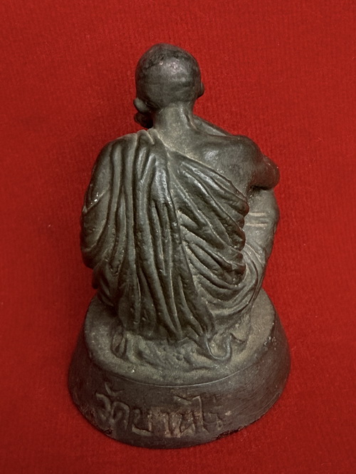 พระบูชา ตั้งหน้ารถ หลวงพ่อคูณ วัดบ้านไร่ จ.นครราชสีมา หน้าตัก 1.5 นิ้ว สูง 2 นิ้ว เนื้อโลหะ ปี 2537 