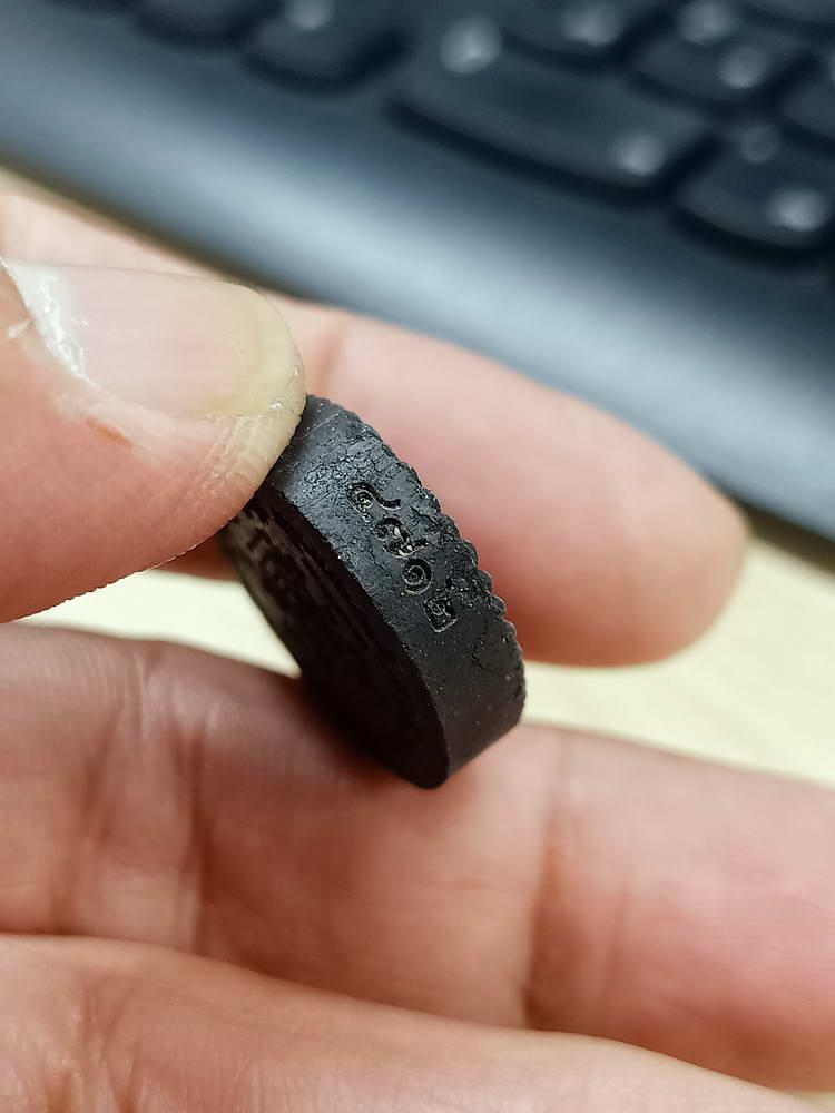 5-76 ผงดวงเศรษฐีหันข้าง หลวงพ่อพัฒน์ วัดห้วยด้วย นครสวรรค์ 2563 กล่องเดิม