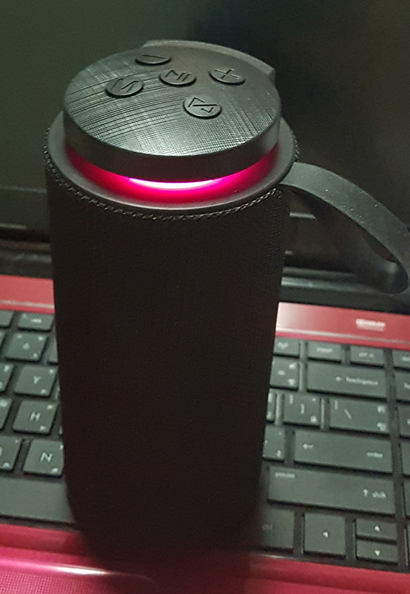 ลำโพงบลูทูธ ขนาด 17 ซม ดีไซน์สวย เสียงดี งานตู้โกดังญี่ปุ่น ใช้ได้ปกติ สภาพสินค้าใหม่มาก