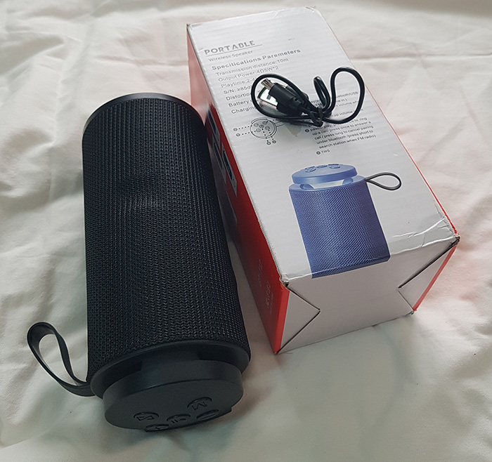 ลำโพงบลูทูธ ขนาด 17 ซม ดีไซน์สวย เสียงดี งานตู้โกดังญี่ปุ่น ใช้ได้ปกติ สภาพสินค้าใหม่มาก