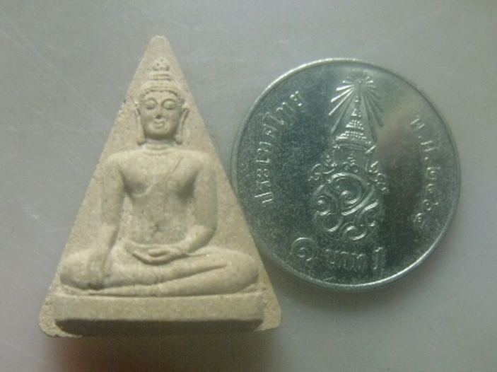 **เบาๆ**พระนางพญาพิมพา รุ่นวาจาสิทธิ์ หลวงปู่พิมพา วัดหนองตางู จ.นครสวรรค์ ปี ๒๕๓๕**หลังยันต์ สวยๆ