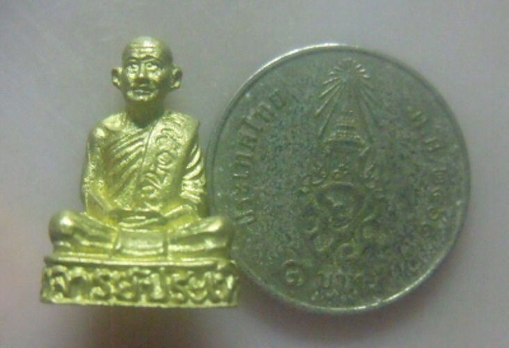 **เบา​ๆ​**รูปหล่อหลวงพ่อประเทือง รุ่นเทพประทานพร วัดหนองย่างทอย จ.เพชรบูรณ์ ปี ๒๕๓๗**สวยๆ