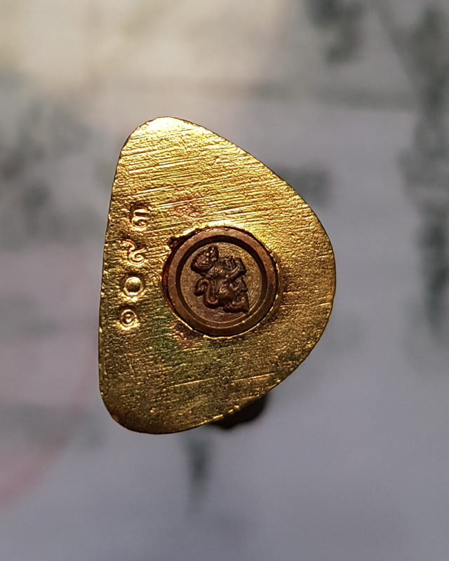 รูปหล่อรุ่น รวยทันใจ ๙๙ หลวงพ่อพัฒน์ วัดห้วยด้วน จ.นครสวรรค์ เนื้อทองทิพย์ก้นชนวน หมายเลข 1093