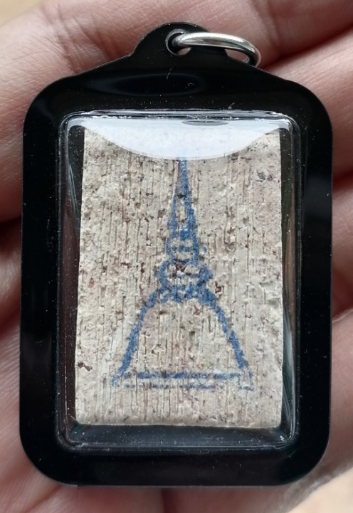 สมเด็จบางขุนพรหม​ พิมพ์สังฆาฎิไม่มีหู​ มวลสารแน่นๆ พร้อมเลี่ยมหนาๆ ปี 2547 เคาะเดียว     