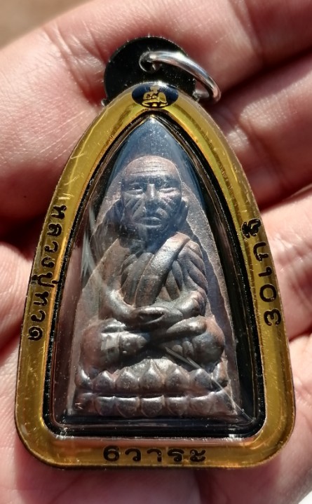 หลวงปู่ทวด​ พิมพ์เตารีด​ ปลุกเสก​ 6​ วาระ​ 30​ เกจิ ตอกหมายเลข​ เลี่ยมกันน้ำ​ ปี​ 2566​ เคาะเดียว   