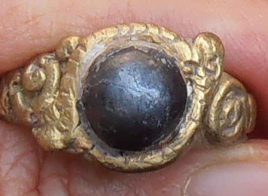 แหวนหลวงพ่ออิ่่ม วัดหัวเขา สุพรรณบุรี 