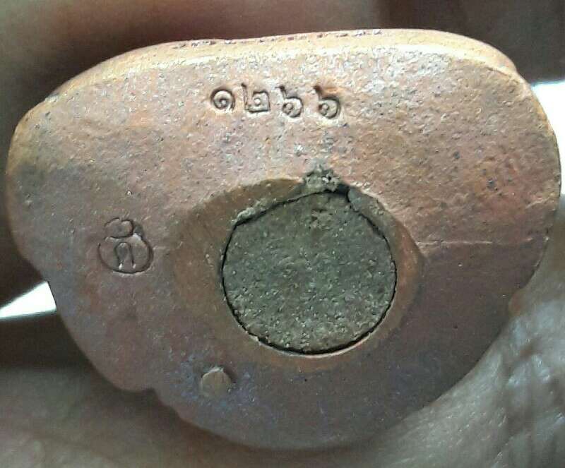 รูปหล่อเบ้าทุบ มหาเศรษฐีโภคทรัพย์ หลวงปู่รอด อาภัสสโร รุ่นแรก ปี ๒๕๖๒ เนื้อทองแดงเถื่อน เคาะเดียว 