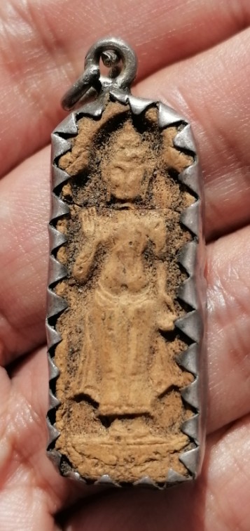 หลวงพ่อจาด วัดพระสิงห์ ปี ๒๔๘๖ พิมพ์คะแนนปางขอฝน หรือ คันธารราฐ เคาะเดียว