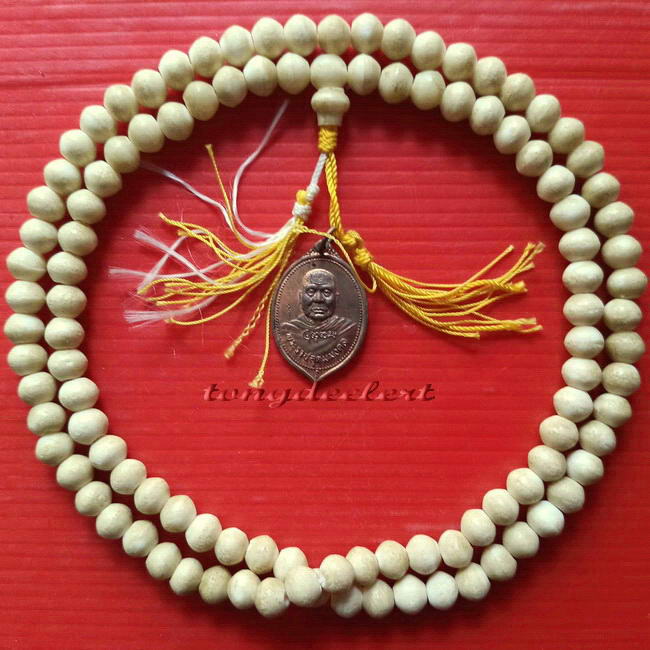 ประคำหลวงพ่ออุตตมะ วัดวังก์วิเวการาม จ.กาญจนบุรี มีเหรียญห้อยปลายประคำด้วยค่ะ