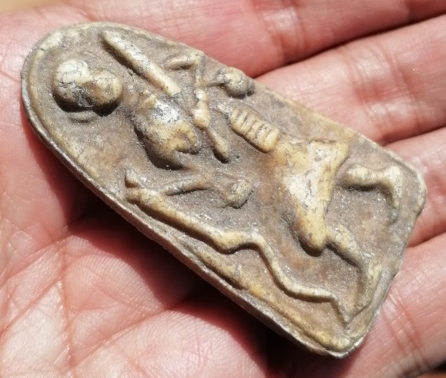 พระสิวลีจัมโบ้ เนื้อผงน้ำมัน(มีกระเทาะมุมล่างซ้าย)​ หลวงพ่อกวย​​ วัดโฆษิตาราม​ จ.ชัยนาท​ เคาะเดียว