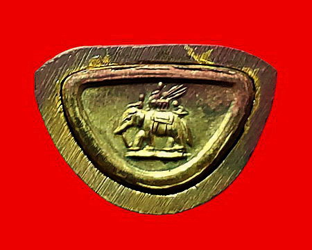 พระกริ่งพระนเรศวรชนะศึก จ.กาญจนบุรี ที่ระลึกจัดสร้างพระบรมราชานุสาวรีย์ ปี 2545 พร้อมกล่องเดิมค่ะ