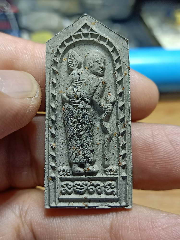 4-226 พระผงสิวลี หลังยันต์ห้า รุ่นแรก หลวงพ่อรวย วัดมาบตาพุด จ.ระยอง 2566 ผงธูป เลข 136 กล่องเดิม 