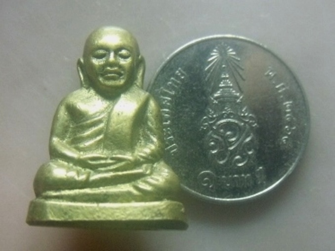 **เบา​ๆ​**รูปหล่อหลวงพ่อเงิน วัดบางคลาน หลังเสาร์๕ เนื้อทองผสม**สวยๆ เชิญชมครับ