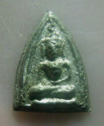 **เบา​ๆ​**พระร่วงนั่ง เนื้อชินเงิน หลังลายผ้า เก่าๆ สวยๆ ไม่ทราบที่**เนื้อจัด เชิญชมครับ