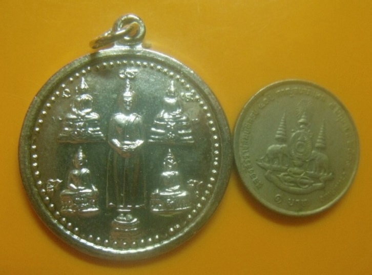 **เบาๆ**เหรียญหลวงพ่อ ๕ พี่น้อง รุ่น๑ วัดอ่างศิลา จ.ชลบุรี ปี ๒๕๕๒**กะไหล่เงิน สวยๆ