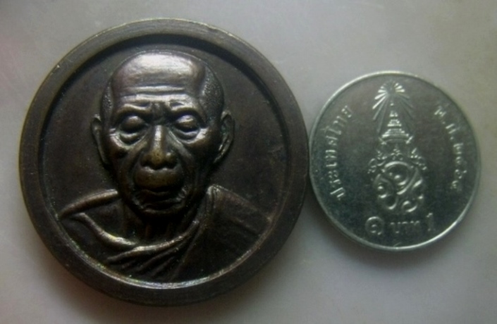 **เบาๆ**เหรียญกลมหลวงปู่ทิม รุ่นมูลนิธิหลวงปู่ทิม ๒๒ ปี วัดละหารไร่ หลังพระพิฆเนศ ปี ๒๕๔๐**สวยๆ