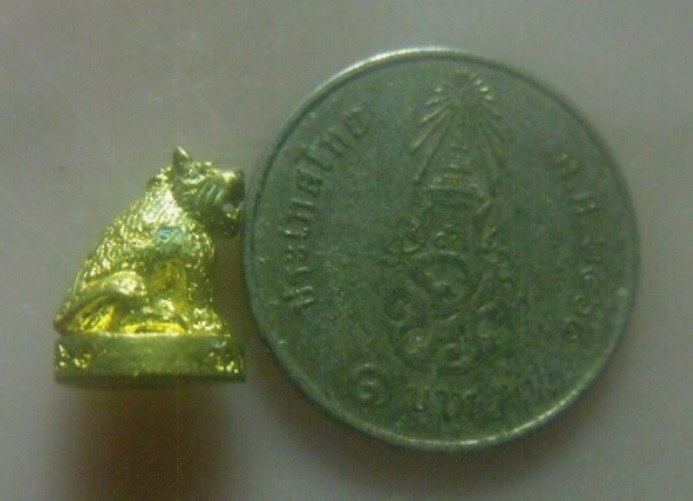 **เบา​ๆ**รูปหล่อจิ๋วเจ้าพญาเสือ มหาอำนาจ หลวงพ่อเปิ่น วัดบางพระ จ.นครปฐม ปี ๒๕๖๑**ใต้ฐานตอกโค้ด สวยๆ