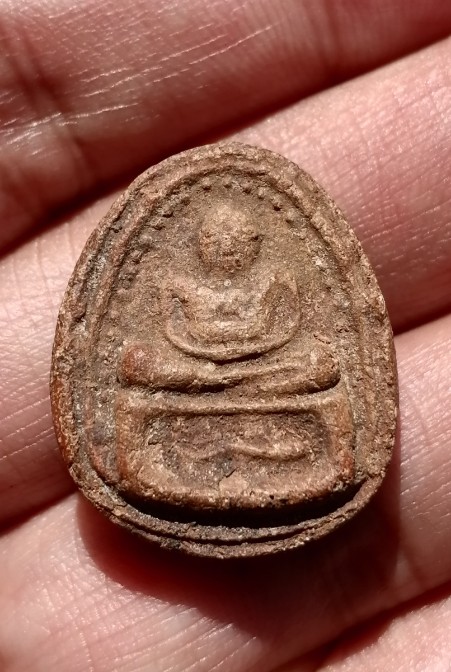 พระสังกัจจายน์พิมพ์เล็ก​ หลังปลาดุก​ 2​ ตัว หลวงพ่อกวย​ วัดโฆษิตาราม​ ออกวัดหนองอีดุก เคาะเดียว     