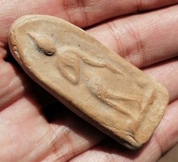 พระสรรค์ยืน หลวงพ่อกวย วัดโฆสิตาราม จ.ชัยนาท เนื้อดิน เคาะเดียว  