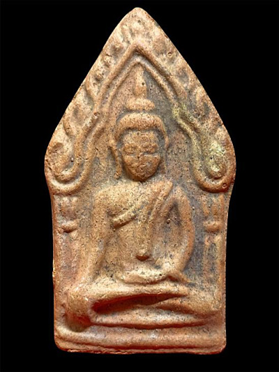 พระขุนแผนหลังกุมารทอง ยันโค้ง พิมพ์ห้าเหลี่ยม สร้างประมาณปี 2515 เนื้อดิน ผสมทรายเสก วัดโฆสิตาราม 