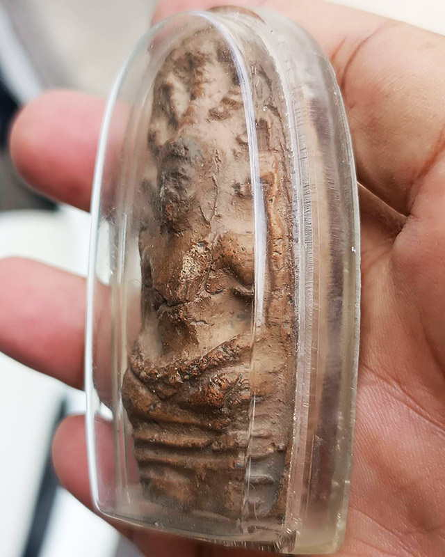 พระนาคปรกเนื้อดิน เลี่ยมเดิมแกะทองขาย สูง 6 ซ.ม.เศษ พระบ้านเก่าเก็บหลายสิบปีไม่ทราบที่