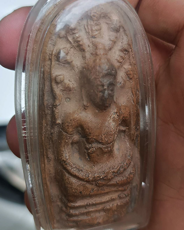 พระนาคปรกเนื้อดิน เลี่ยมเดิมแกะทองขาย สูง 6 ซ.ม.เศษ พระบ้านเก่าเก็บหลายสิบปีไม่ทราบที่