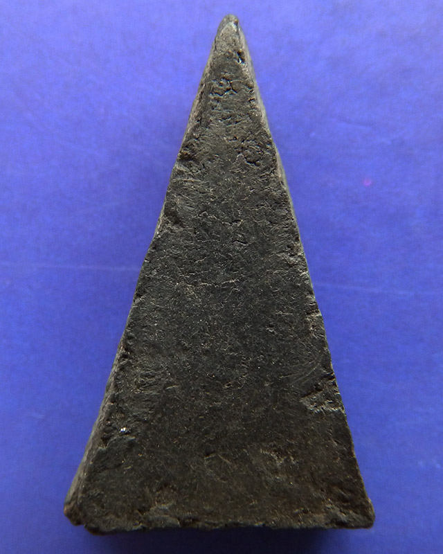 5.นางพญาเนื้อดิน ไม่ทราบที่ ขนาดสูง 2.8 ซ.ม. พระบ้านเก่าเก็บ