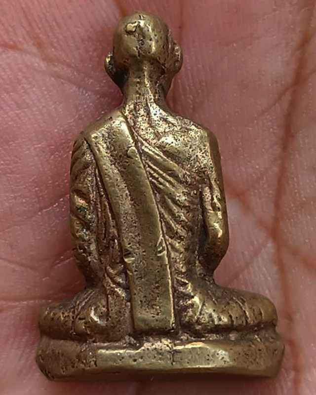 รูปเหมือนหลวงพ่อเดิม วัดหนองโพธิ์ จ.นครสวรรค์ พระบ้านเก่าเก็บหลายสิบปี ไม่ทราบที่