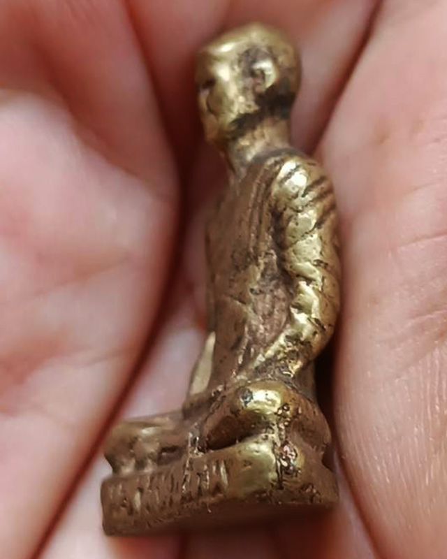 รูปเหมือนหลวงพ่อเดิม วัดหนองโพธิ์ จ.นครสวรรค์ พระบ้านเก่าเก็บหลายสิบปี ไม่ทราบที่