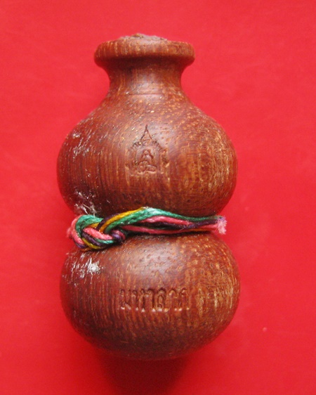 น้ำเต้าเสาร์ ๕ มหาลาภ พระมหาสุรศักดิ์ อติสกโข เนื้อไม้ พร้อมกล่อง ปี 60  