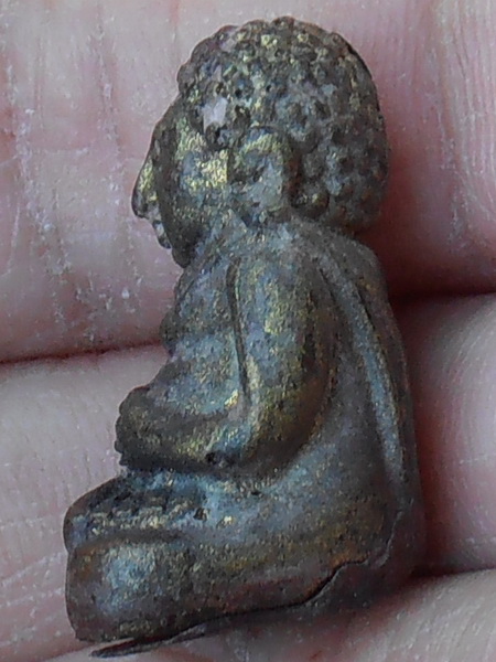 พระสังกัยจายน์ เนื้อผงลงรักปิดทองเก่า